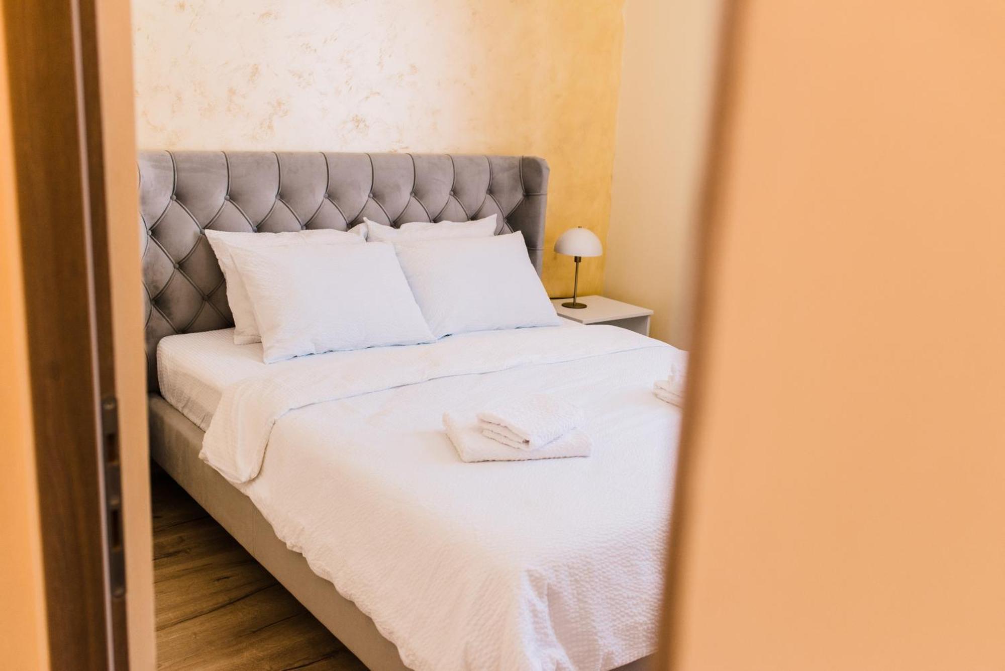 Central White Apartment ซาตูมาเร ภายนอก รูปภาพ