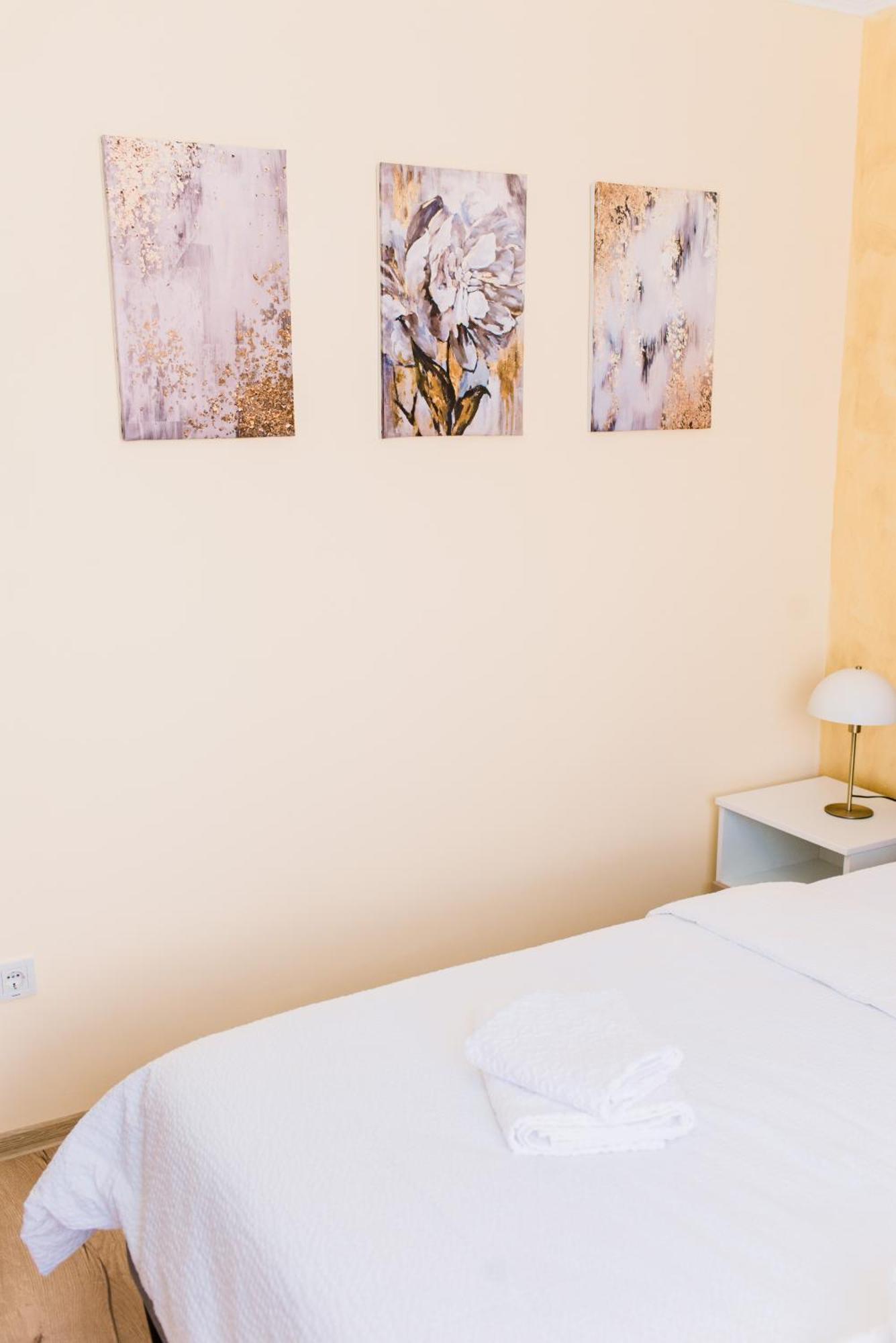 Central White Apartment ซาตูมาเร ภายนอก รูปภาพ